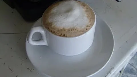 Como fazer capuccino na máquina Mondial Premium?