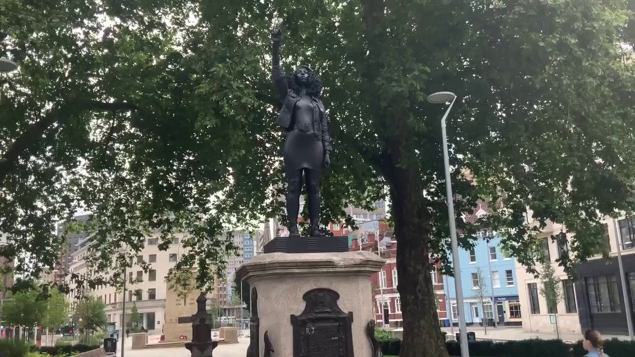 Colston's statue replaced by statue of Jen Reid (BLM protestor) on 15 July 2020