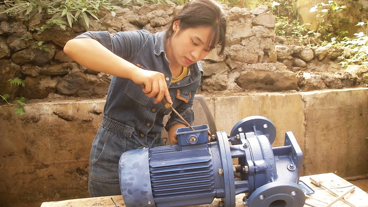 Genius Girl отремонтировать заброшенный водяной насос на заводе, это отлично!