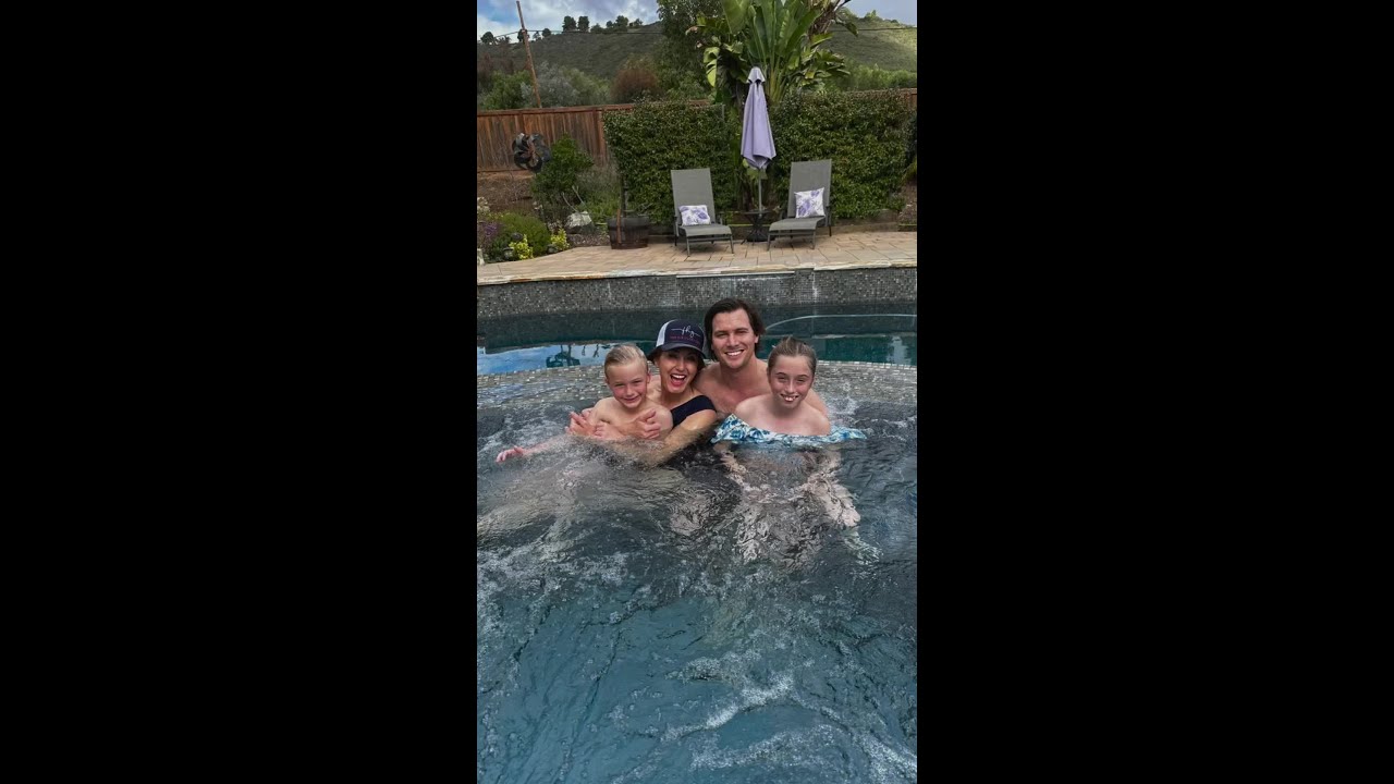 I now help Faith driven Business Women! Follow for more faith + biz inspo 