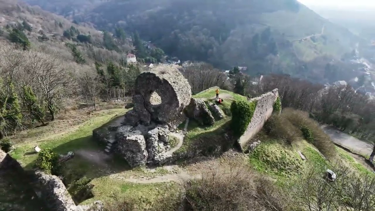 l oeil de la sorciere et Château de Hagueneck