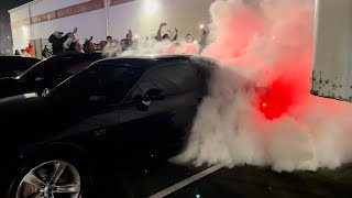 Crowd Gathers To Watch Dodge Challenger RT Do A Fat Burnout !! Loud Exhaust.