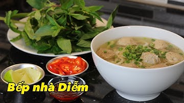 Hủ tiếu bò viên - Beef ball noodle soup - Cách làm dầu ớt - Chili oil thật thơm | Bếp Nhà Diễm |