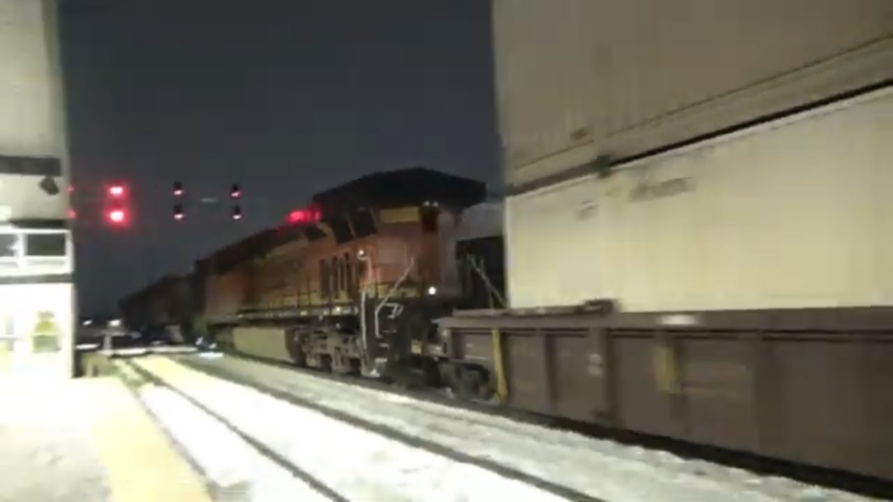 BNSF 7409 Leads 4 Engine Lashup with Doublestack - YouTube