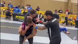 Short clip of one of our coaches sharing some details of his latest no gi Jiu Jitsu competition ?