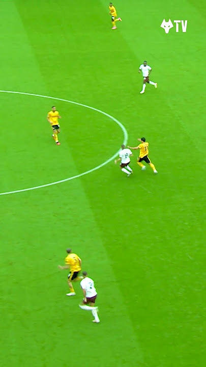Brilliant Hee Chan Hwang skill beats TWO Man City players! 🤌 #shorts