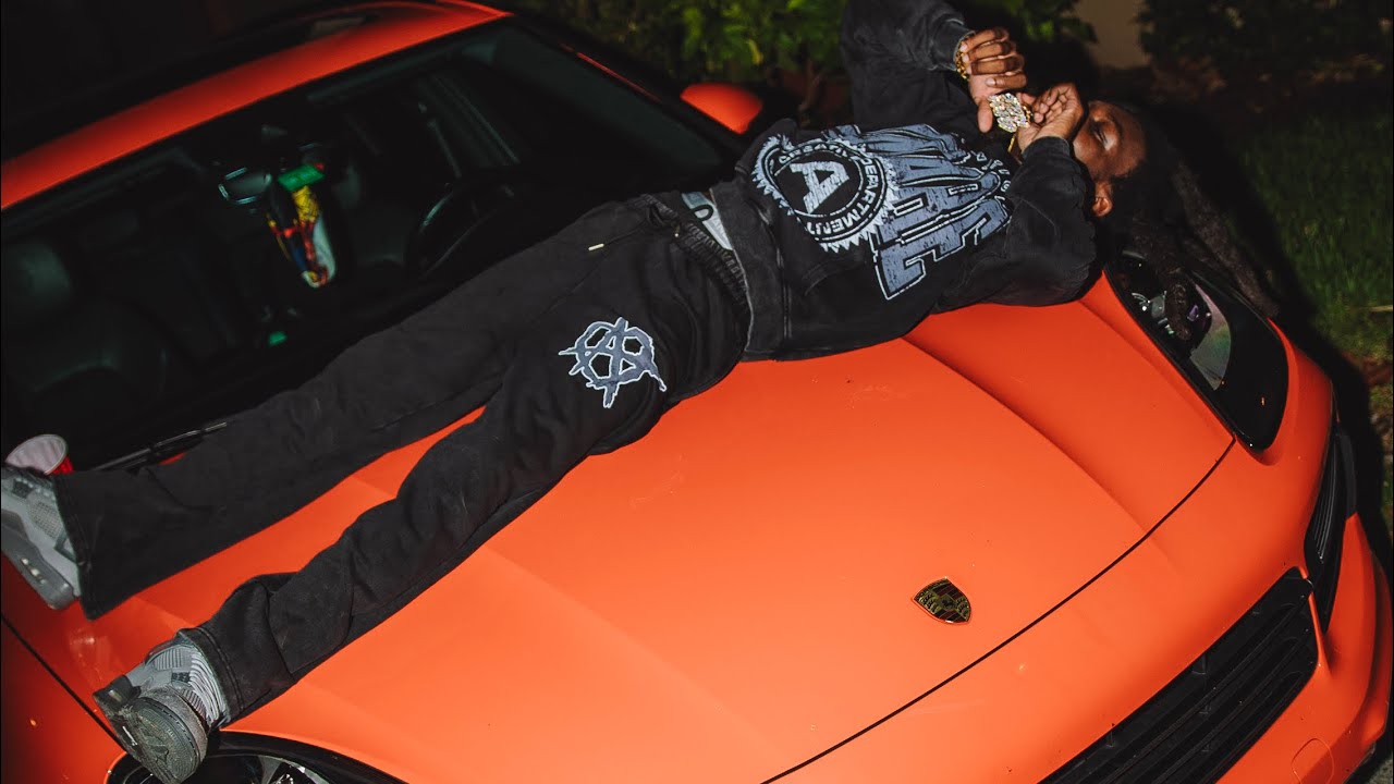 Sam1kayy - In The Middle (Official Music Video)