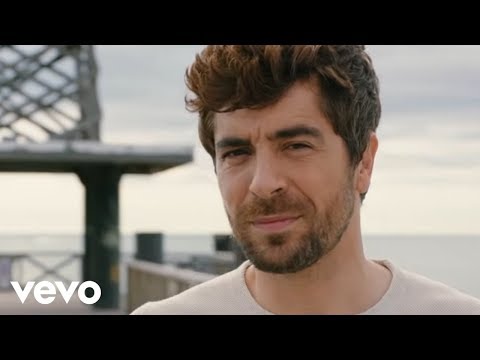 Agustín Galiana - T'en Va Pas Comme ça (Clip Officiel)