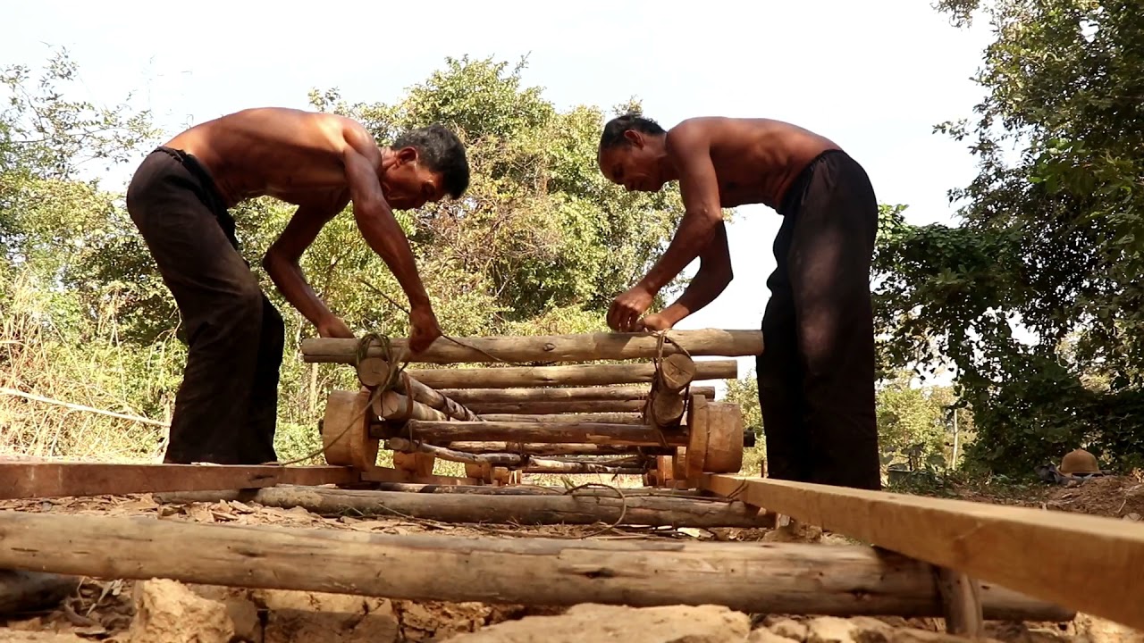 How to build the most creatively train house by using bamboo