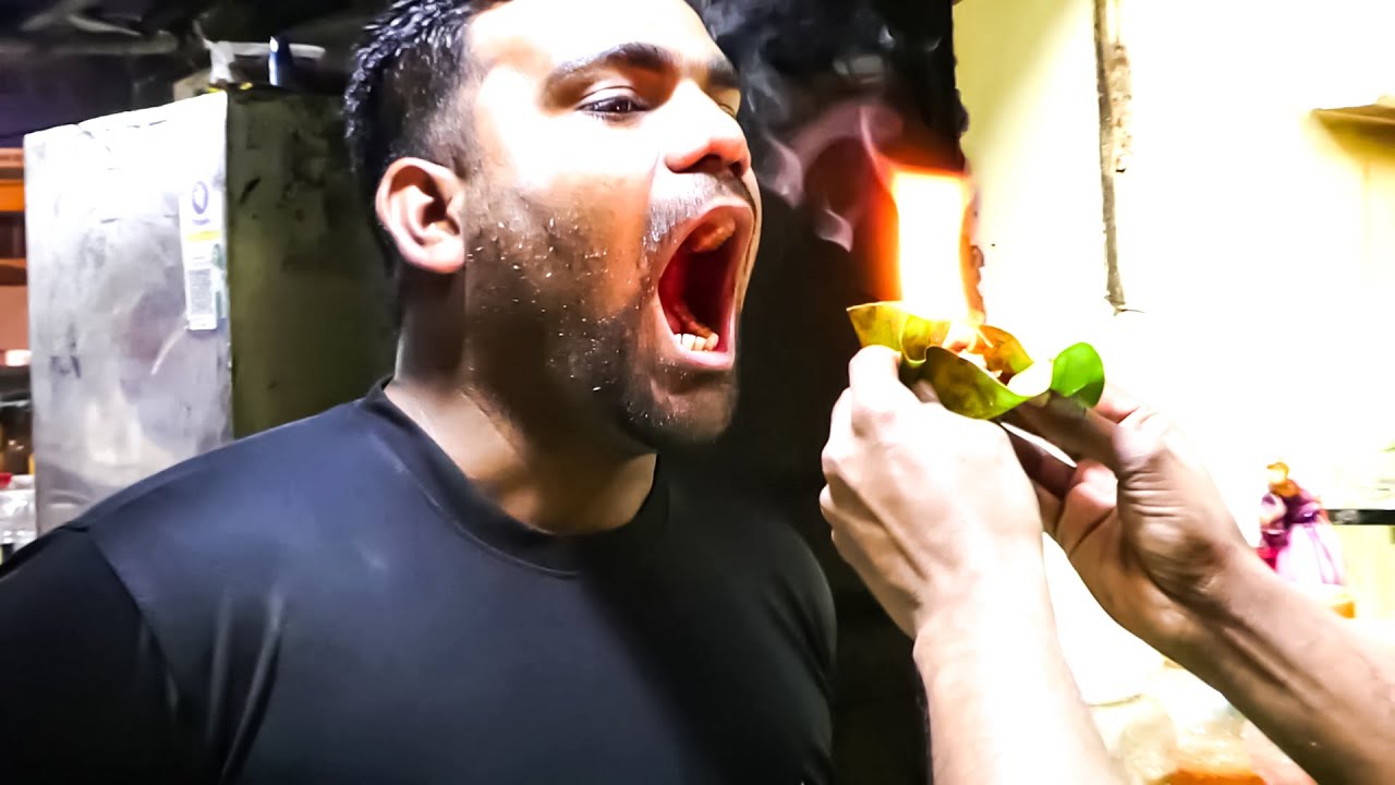 Crazy FLAMING FIRE PAAN @ Mohammed Ali Road Mumbai | Mumbai Street Food | STREET FOOD