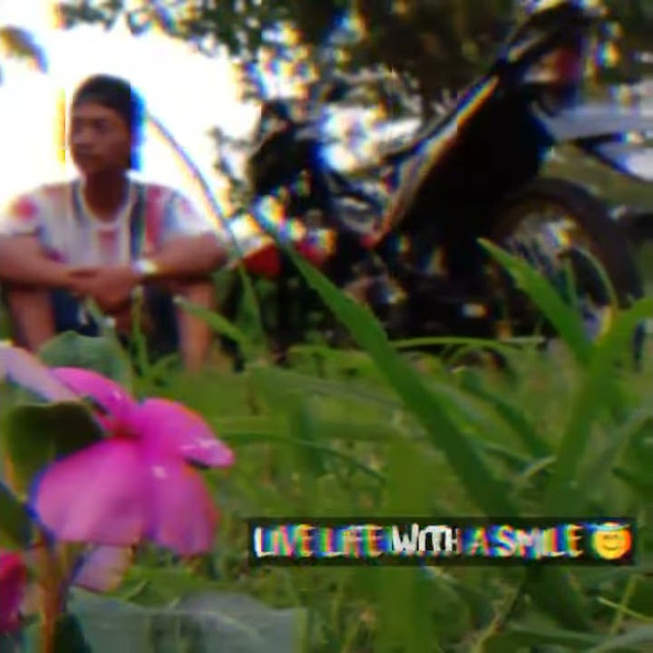 Story WA Jalani hidup dengan senyuman😊