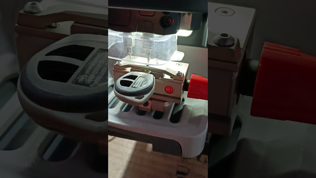 Maruti suzuki swift all key lost key by xhors dolfin automatically key kating mahine