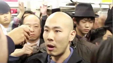 2 gaijin attacked by a Japanese drunk man in Tokyo train