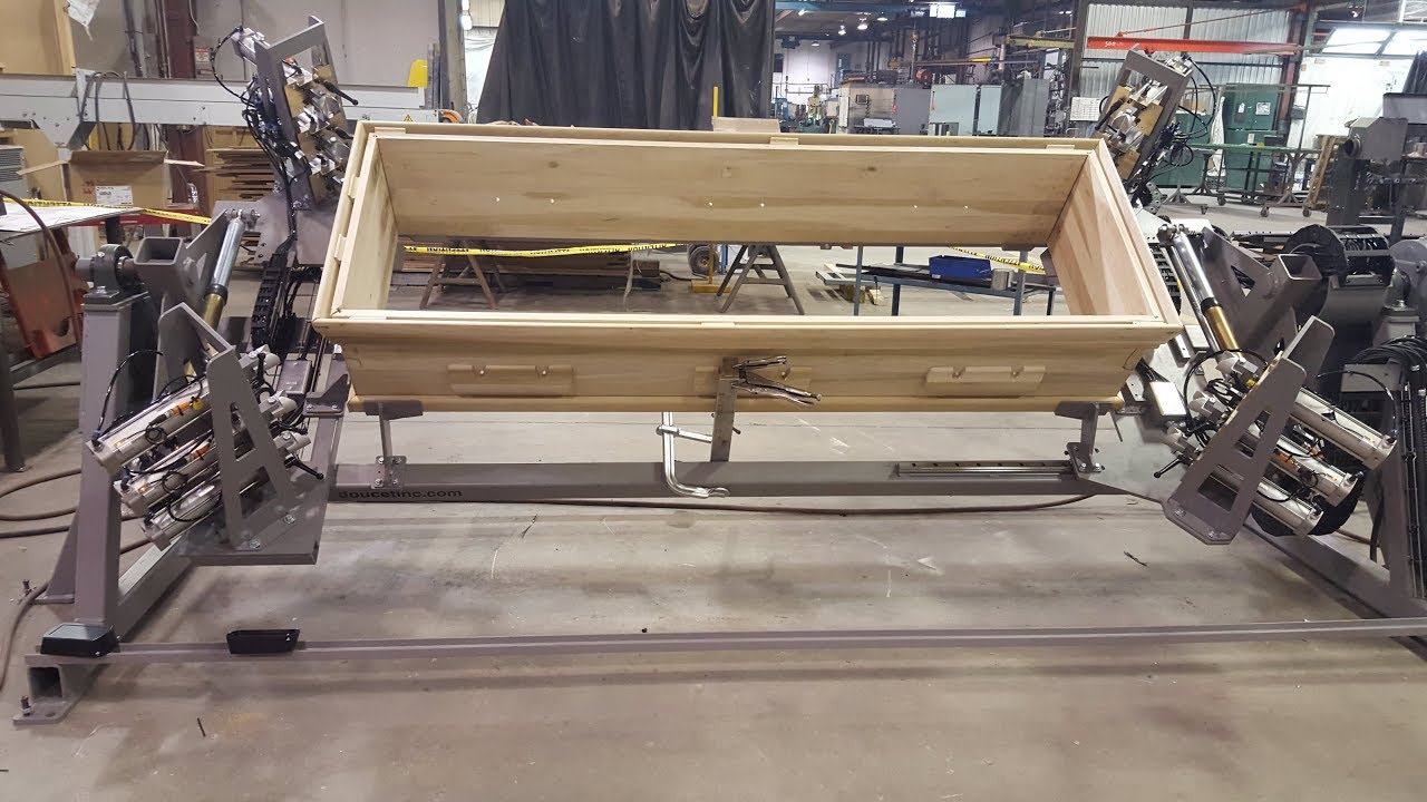 CBP - Presse pour boite de cercueil - Casket Box Press - YouTube