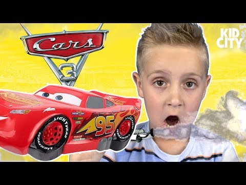 Disney Cars 3 Movie Gas Out Game! Lightning McQueen & Cars Toys Unboxing
