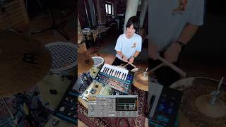 A little improv experiment using a gate effect in side chain mode. Love messing around with FX...💪