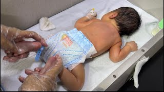 How to Massage &amp; Clean a Newborn Properly | Pediatrician-Approved Routine #babycare #newborn #nicu