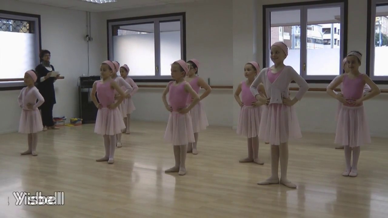 Clase de danza de Ballet Clásico para niños en la Escuela de danza de ...