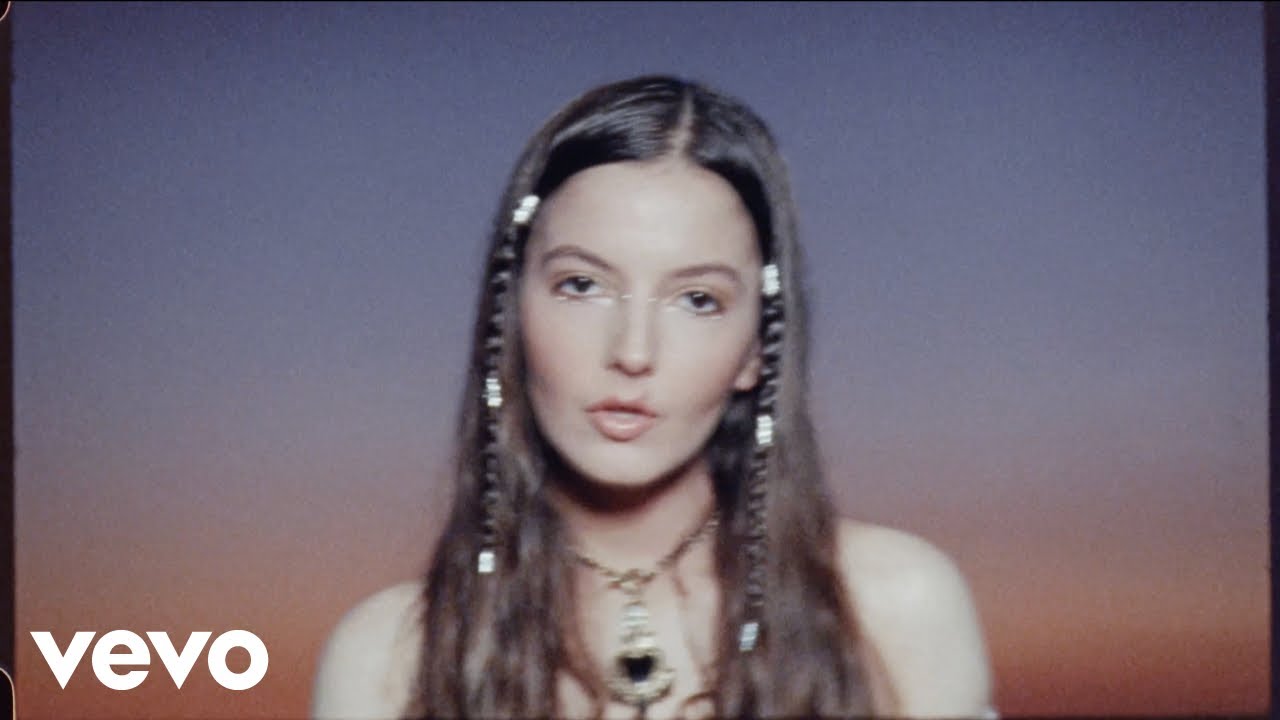 CASANDRA - PAY ATTENTION (Official Music Video)