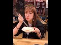 左手はちゃんと出しましょう。in韓国