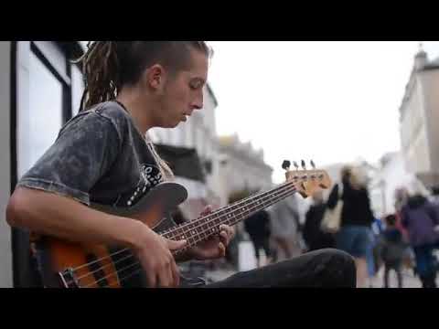 Skill Bermain | Bass orang jalanan ini sangat menakjubkan