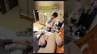 渐冻症卧床的爸爸敲敲桌子，儿子立刻赶来秒懂父亲需求，网友：有这样的儿子也是一种幸福