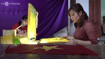 Thâu đêm sản xuất cờ và băng rôn cổ vũ U23 Việt Nam