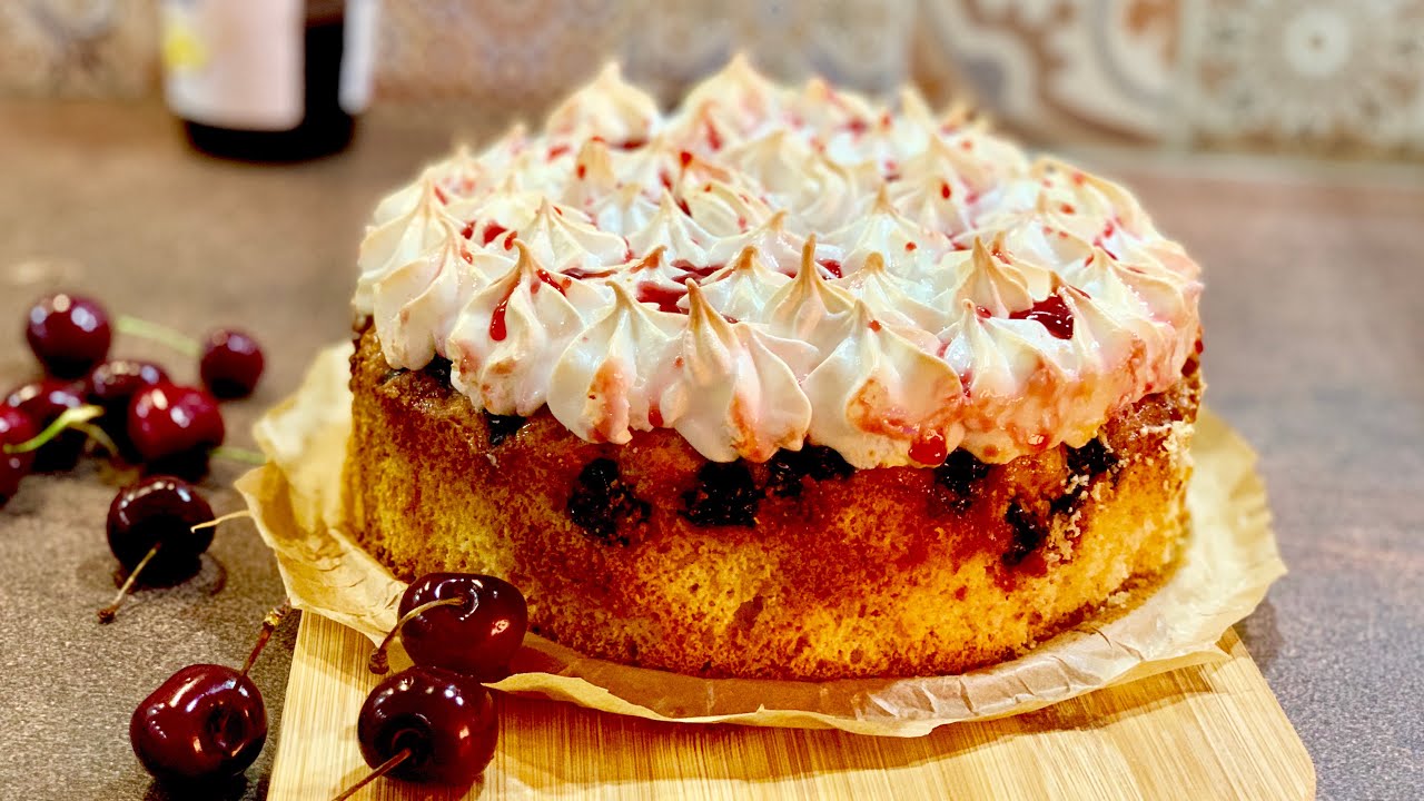 Сладкиш с вишни (череши) - много красив, и също толкова вкусен. Приготвя се лесно от лесни продукти