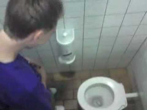 Junge greif in die Toilette :D - YouTube