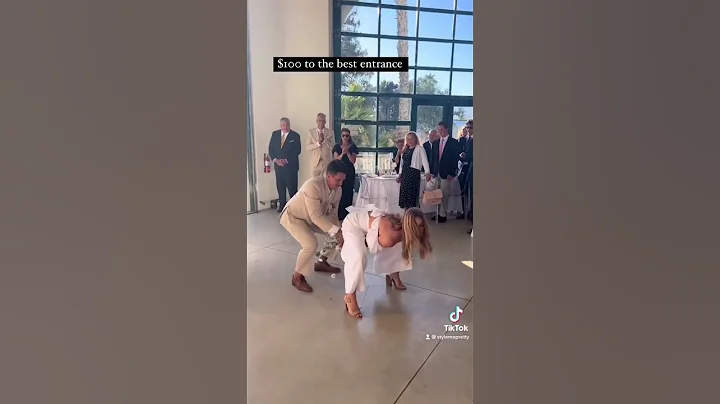 A Wedding Entrance You Won’t Forget 👏👰‍♀️🏈 #wedding #weddingvideo #funnywedding #weddingentrance - DayDayNews