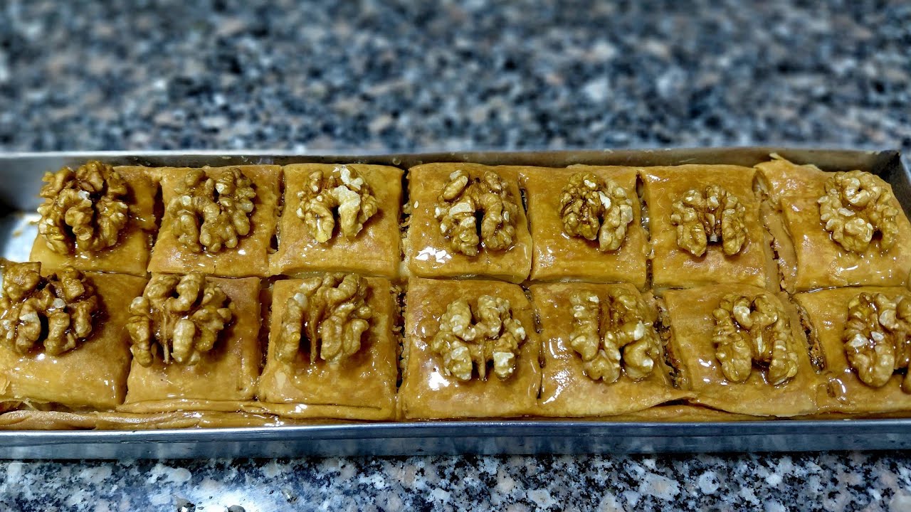 بقلاوة بكمية صغيرة فالمول الاسطوري دجي مورقة بطريقة ساهلة ديريها في خمس دقايق 