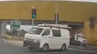 Australia: Cammer failed to see a oncoming Hiace in Derrimut, Victoria (18.9.2022)