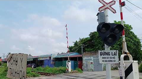 [Train] Tàu hỏa, xe lửa qua đường ngang có chắn tự động ❤️
