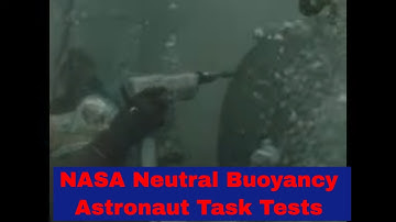 NASA APOLLO SPACESUIT MOBILITY TESTING   NEUTRAL BUOYANCY WATER TANK TEST  XD47154