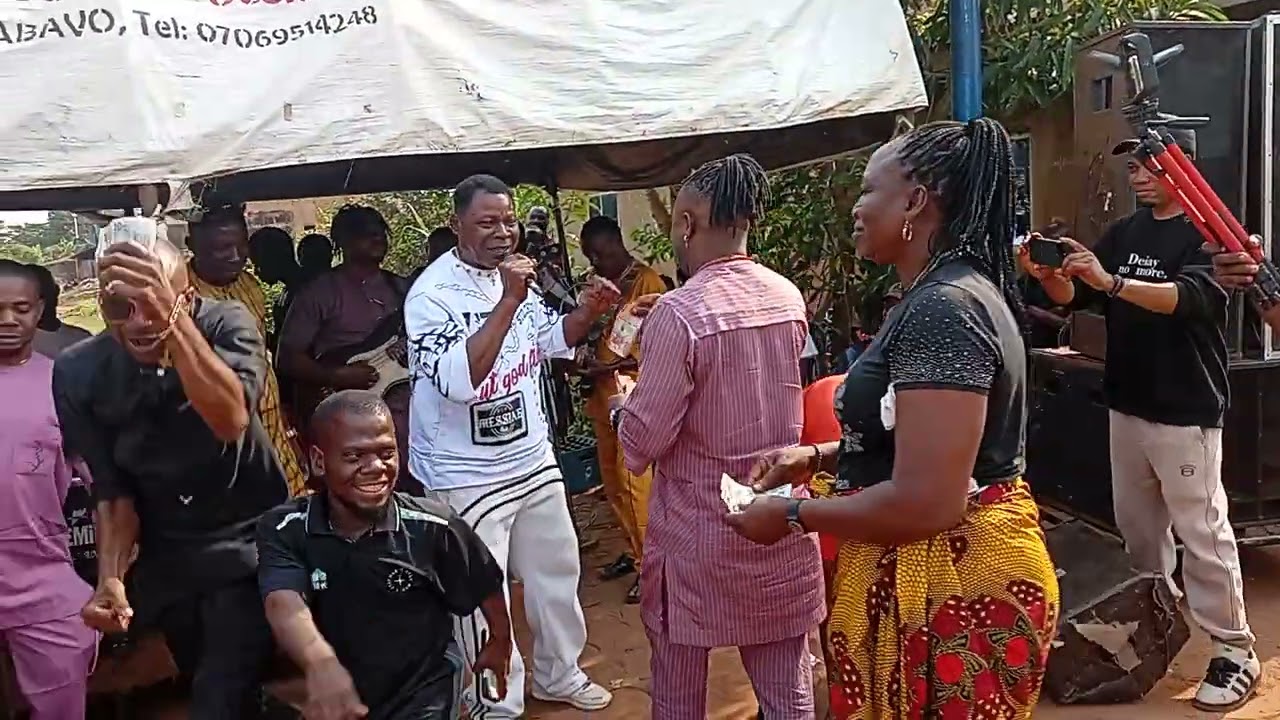 IKA MUSICIAN SIR IKE BEST LIVE PERFORMANCE PLS SUBSCRIBE BOOK LIKE COMMENT SHARE.