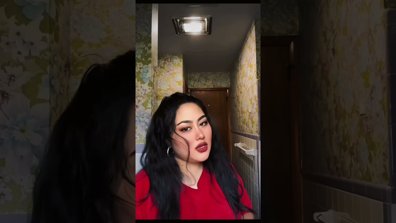 Catchy Lyrics of an Evergreen Hindi Song Remix 