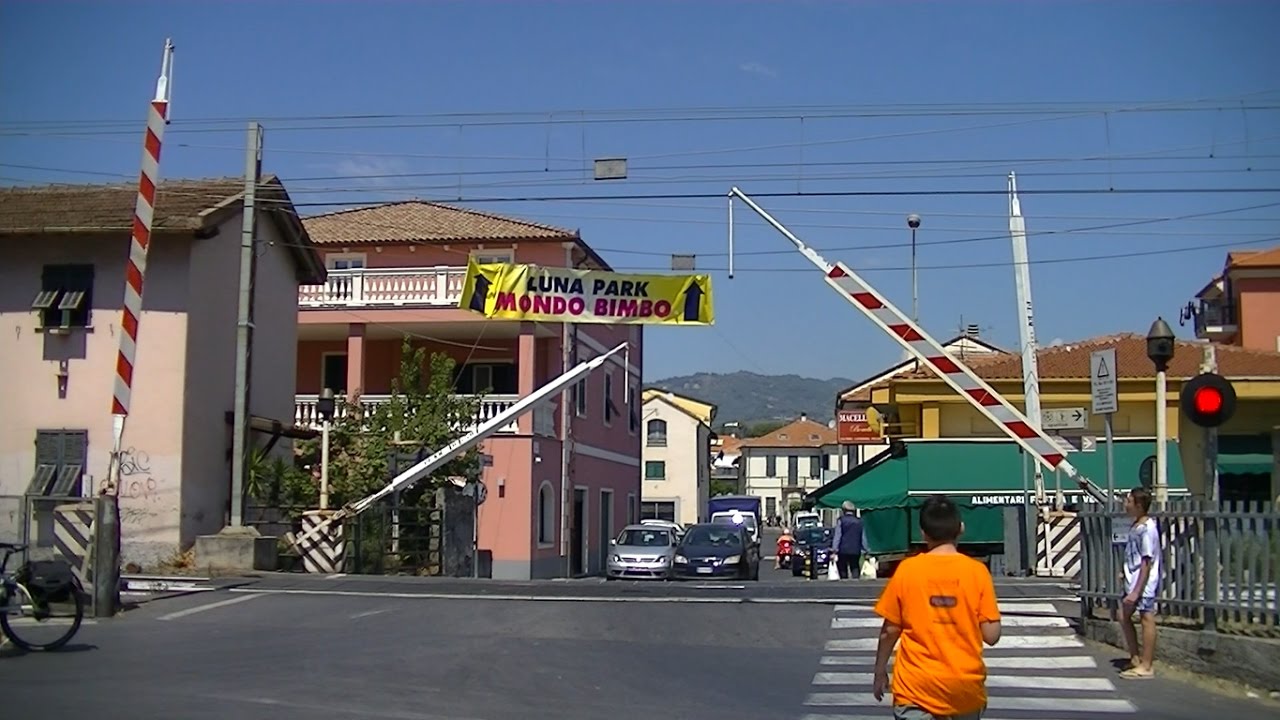 Spoorwegovergang Diano Marina (I) // Railroad crossing // Passaggio a livello