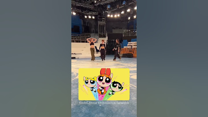 Isobel scherza nello studio di Amici insieme a Giulia Stabile
