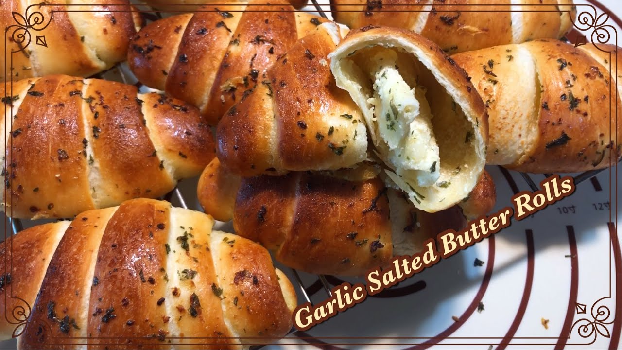 SUB) 무조건 맛있는 마늘소금빵🥐| Garlic Salted Butter Rolls| 맛이 없을 수 없는 조합👍