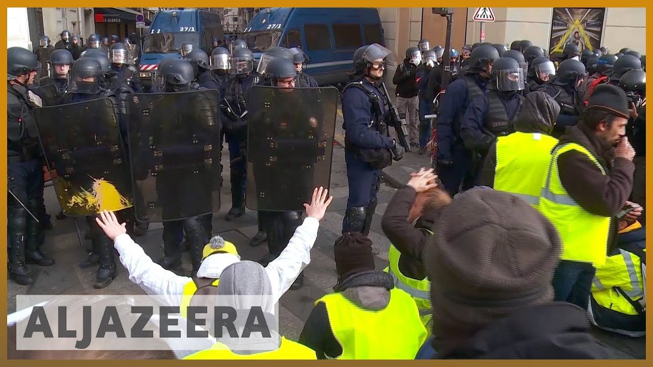 🇫🇷French police fire tear gas at protesters in central Paris | Al Jazeera English