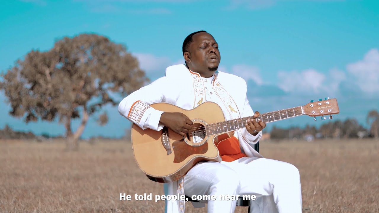 Christopher Mwahangila    MUNGU NI MUNGU TU New Music Video