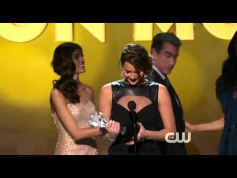 Video: Jennifer Lawrence Memenangkan Aktris Film Favorit Di The People's Choice Awards