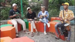 Keren Banget Pengamen Jalanan ini! Cover Bagaikan Langit dan Bumi Musiknya Enak Banget didenger