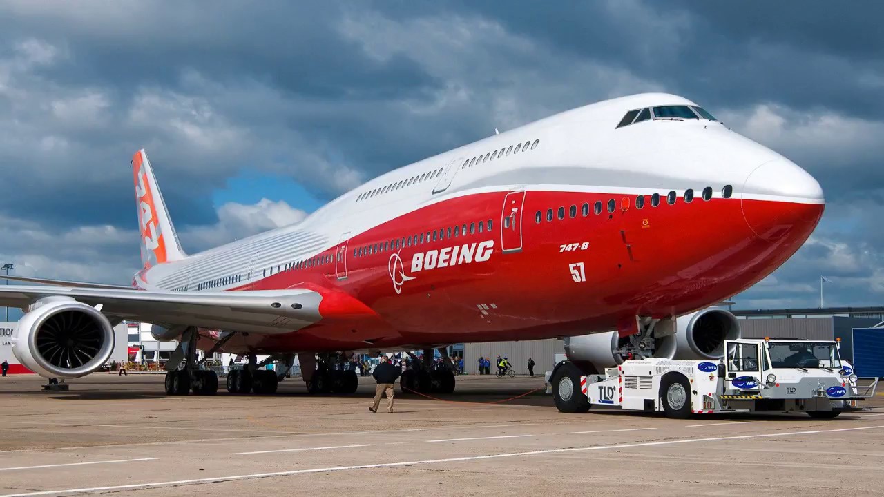 Как выглядит красный самолет Boeing Vai Assumir Negócio de Aeronaves Comerciais da Embraer - YouTube