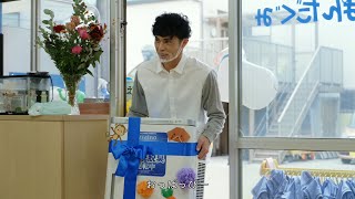 小島よしお、ラグビー・堀江翔太がお世話になった人にプレゼントを届ける！　「ジアイーノ」新WEB CM