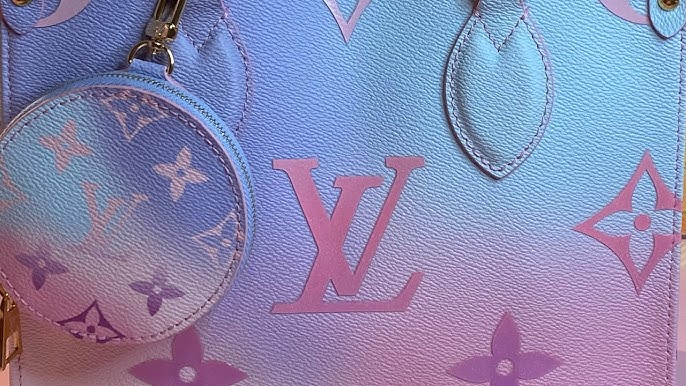 Unboxing Louis Vuitton world tour bumbag * What fits inside? 