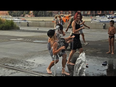 Girls, a guy and fun bathing in the fountain-2! / Девушки, парень и веселые купания в фонтане-2!