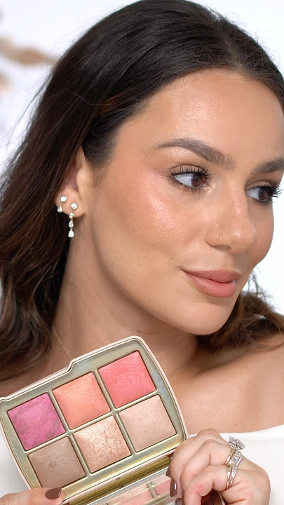 HOURGLASS AMBIENT LIGHTING PALETTE 2025: Medium Color Palette