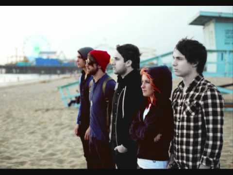 Paramore (+) Born For This (Live From London)