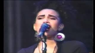 Guns N' Roses - November Rain - Live Paris 1992 HD - Rock Collections RDT